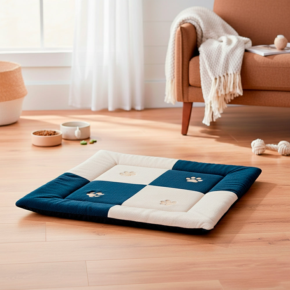 Tapete Caminha Pet Soft Acolchoado com Patinhas - Azul e Bege (Médio)